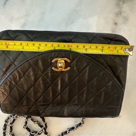 CHANEL Quilted Black Leather Flap Bag Matelasse Lambskin CC Logo Gold Chain - Picture 8 of 10